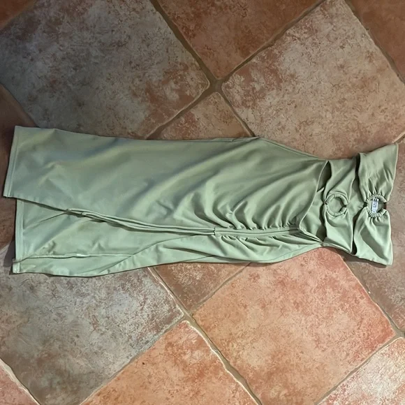 Green strapless O-ring midi dress - Picture 6 of 7